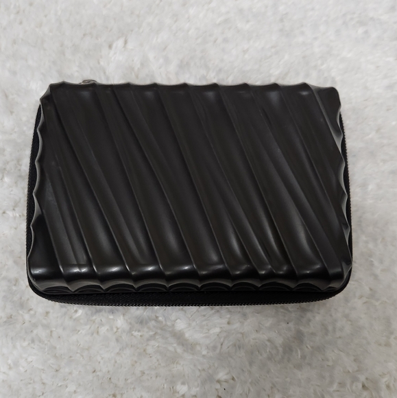 Tumi Hard Shell Cosmetic Bag - Picture 2 of 12